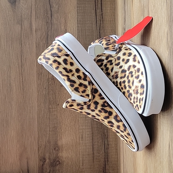 Vans Shoes - Van's classic slip on Brand new.